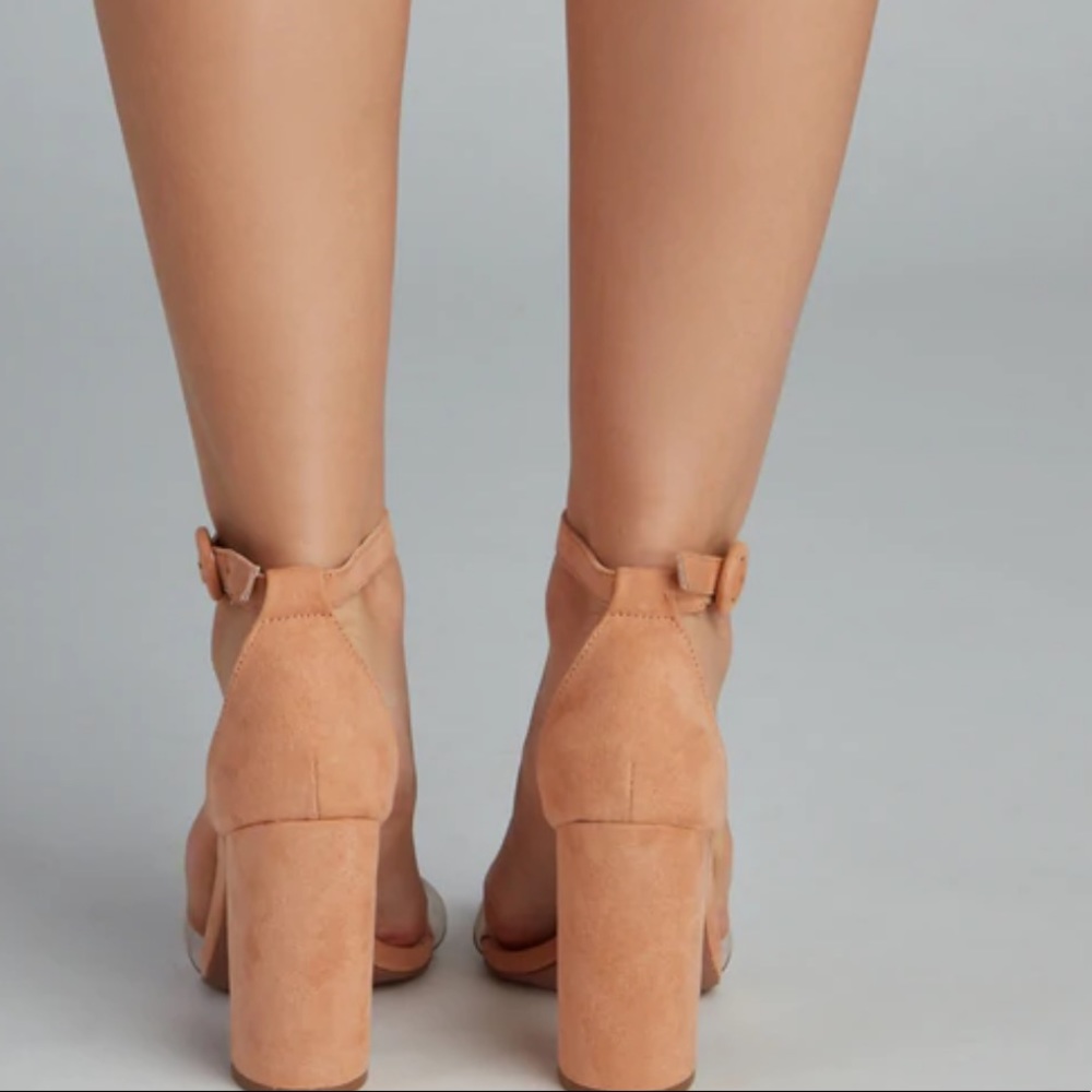 New Windsor Chic PVC Faux Suede Taupe Heels Size 8 - Picture 5 of 6